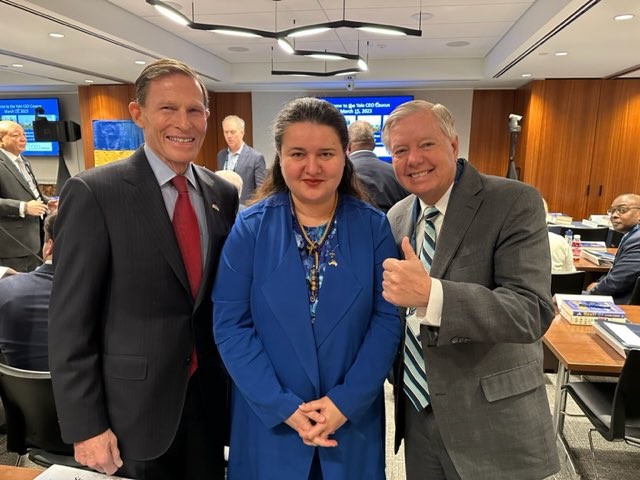Blumenthal and U.S. Senator Lindsey Graham (R-SC) joined Ukrainian Ambassador to the United States Oksana Markarova in briefing the Yale School of Management Summit on the war’s developments.  